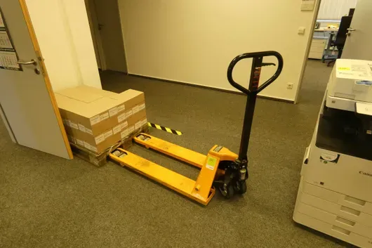 Pallet truck