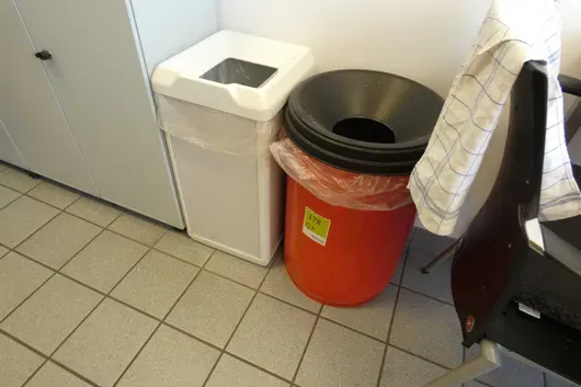 2x Mülleimer