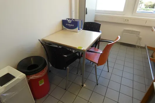 3x Stuhl + Tisch