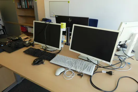 2x Fujitsu monitor