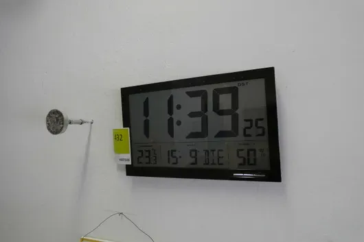 Nástěnné hodiny