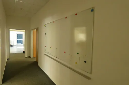 Whiteboard + rail