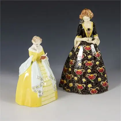 2 figuren: dames in crinolinejurk