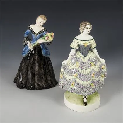 2 Figuren: Dame im schwarzen Rock mit Blumen und Dame im Blumenkleid