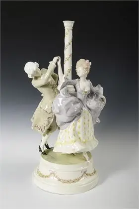 Lamp "Dansend rococopaar". Weense manufactuur Friedrich Goldscheider