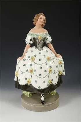 Biedermeier danseres in rozenbloesemjurk. Weense manufactuur Friedrich Goldscheider
