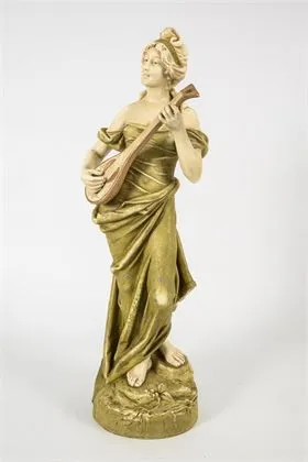 Figurka "Erato". Royal Dux Bohemia