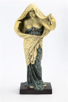 Figurine "La Nature se dévoile devant la Science"