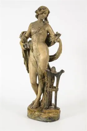 Mytologická figurka "Pýthia". Vídeňská manufaktura Friedrich Goldscheider
