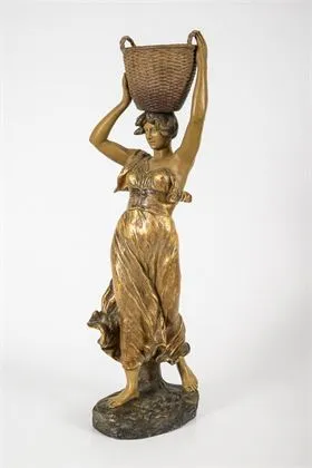 Figurka: nosička koše. Vídeňská manufaktura Friedrich Goldscheider