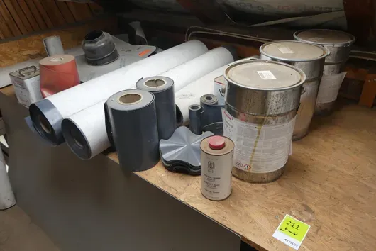 Mixed lot of opened materials