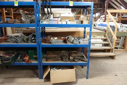 Regalinhalt Montagematerial