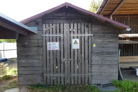 Schuppen, ohne Inhalt