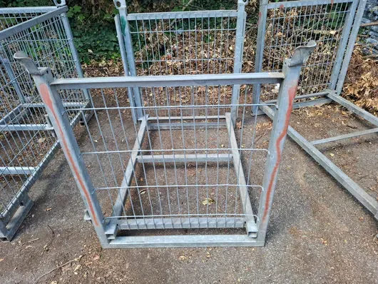 Stacking pallet