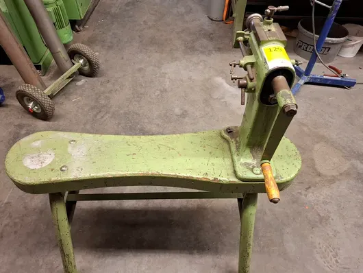 Beading and crimping machine