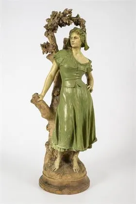 Figuur: Dame voor een boom
