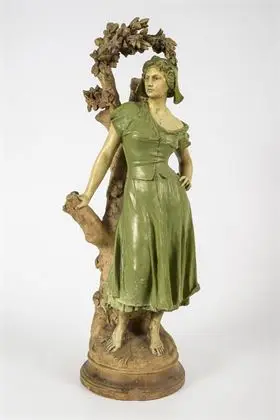 Figuur: Dame voor een boom