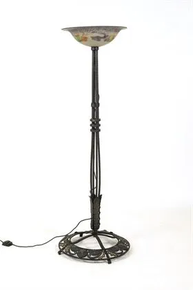Kovaná stojací lampa