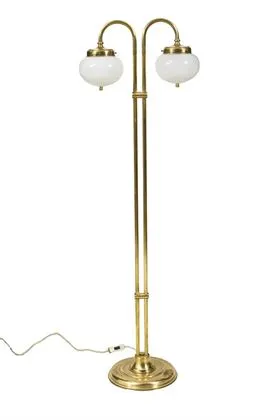Stojací lampa s obloukovým závěsem stínidla