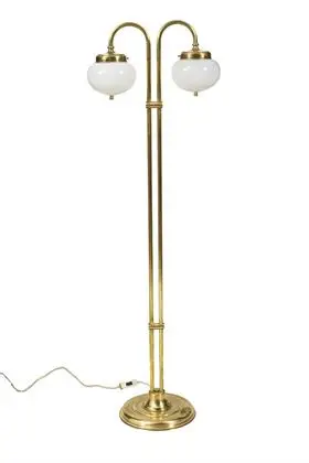 Stojací lampa s obloukovým závěsem stínidla