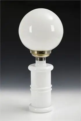 Bílá stolní lampa Art deco s kulovým stínidlem