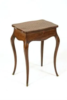 Malý šicí stolek Louis XV