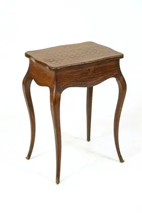 Malý šicí stolek Louis XV