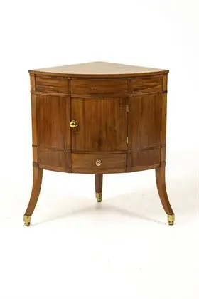 Élégante armoire basse Biedermeier