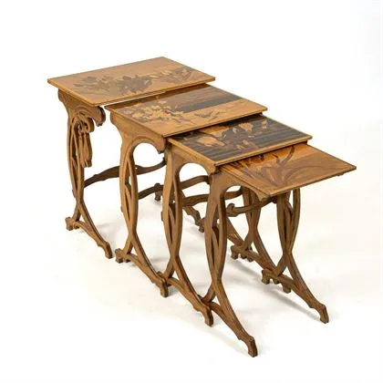 Table gigogne Art nouveau 4 pièces attribuée à Emile Gallé