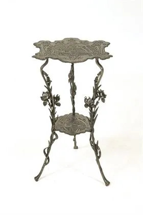 Table fleurie Art nouveau