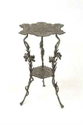 Table fleurie Art nouveau