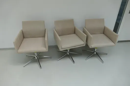 3 fauteuils pivotants