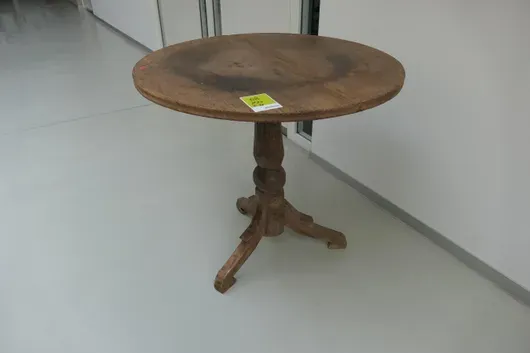 Table en bois vintage