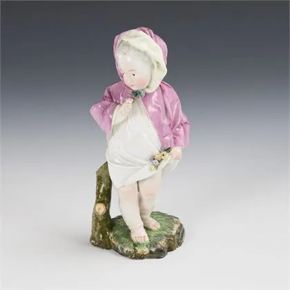 Fille en chemise et capuche. Höchst