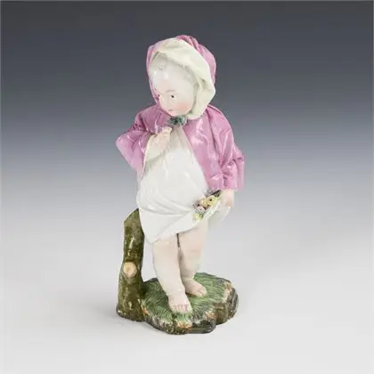 Fille en chemise et capuche. Höchst