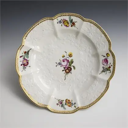 Assiette baroque avec peinture florale. Höchst