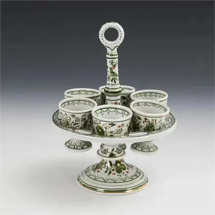 Coquetier ménagère à motif d'oiseau. Rauenstein