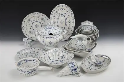 27 pièces de service de table avec peinture de fleurs de paille. Rauenstein