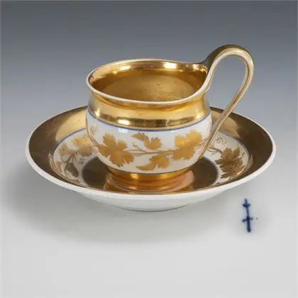 Tasse de vitrine avec peinture à l'or. KPM Berlin