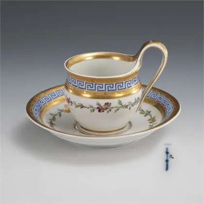 Tasse de vitrine avec bordure à méandres. KPM Berlin