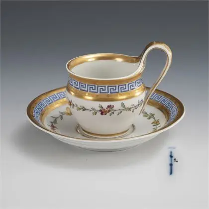 Tasse de vitrine avec bordure à méandres. KPM Berlin