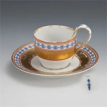 Tasse de vitrine avec bandes ornementales antiques. KPM Berlin