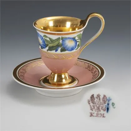 Tasse de vitrine avec volubilis. KPM Berlin