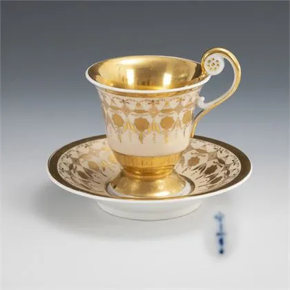 Tasse de vitrine avec peinture à l'or. KPM Berlin