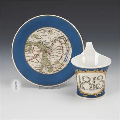 Tasse vitrine commémorant la bataille des Nations à Leipzig en 1813. KPM Berlin