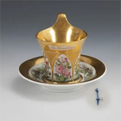 Tasse d'amitié avec peinture florale. KPM Berlin