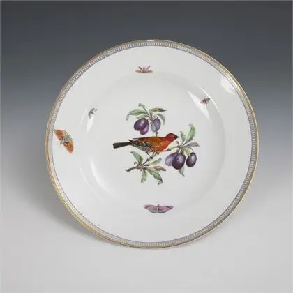 Assiette Empire avec peinture d'oiseaux et d'insectes. KPM Berlin