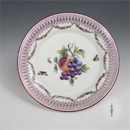 Assiette à dessert avec peinture de fruits et d'insectes. KPM Berlin