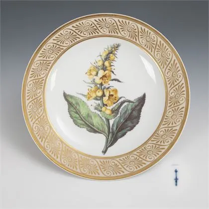 Assiette Biedermeier avec peinture florale. KPM Berlin