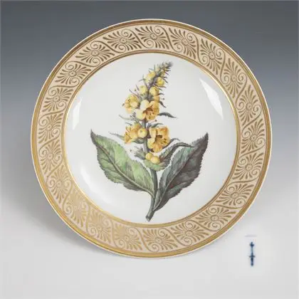 Assiette Biedermeier avec peinture florale. KPM Berlin